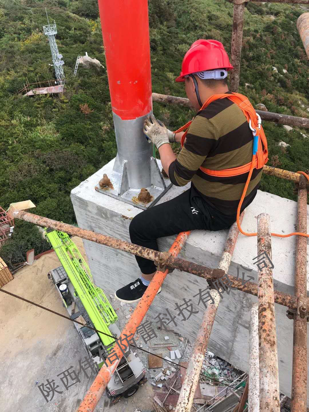 浙江舟山(shān)群岛玻璃钢避雷针安装现场1