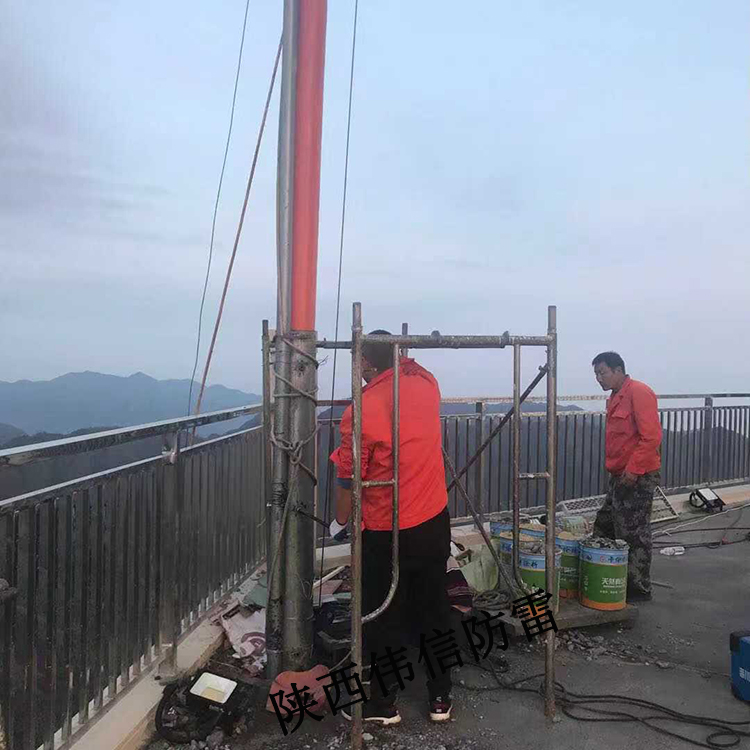 衢州石门山(shān)雷达站避雷针安装项目现场2